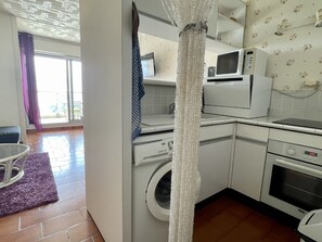 Fridge, microwave, oven, stovetop - Studio cabin with parking, Canet-en-Roussillon (Canet-en-Roussillon)