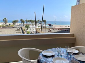تناول الطعام بالخارج