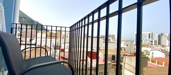 Executive Penthouse - City Centre Skyline Balcony