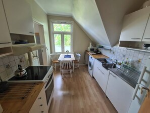 Apartamento luxo | Cozinha privada | Geladeira, micro-ondas, fogão, cooktop
