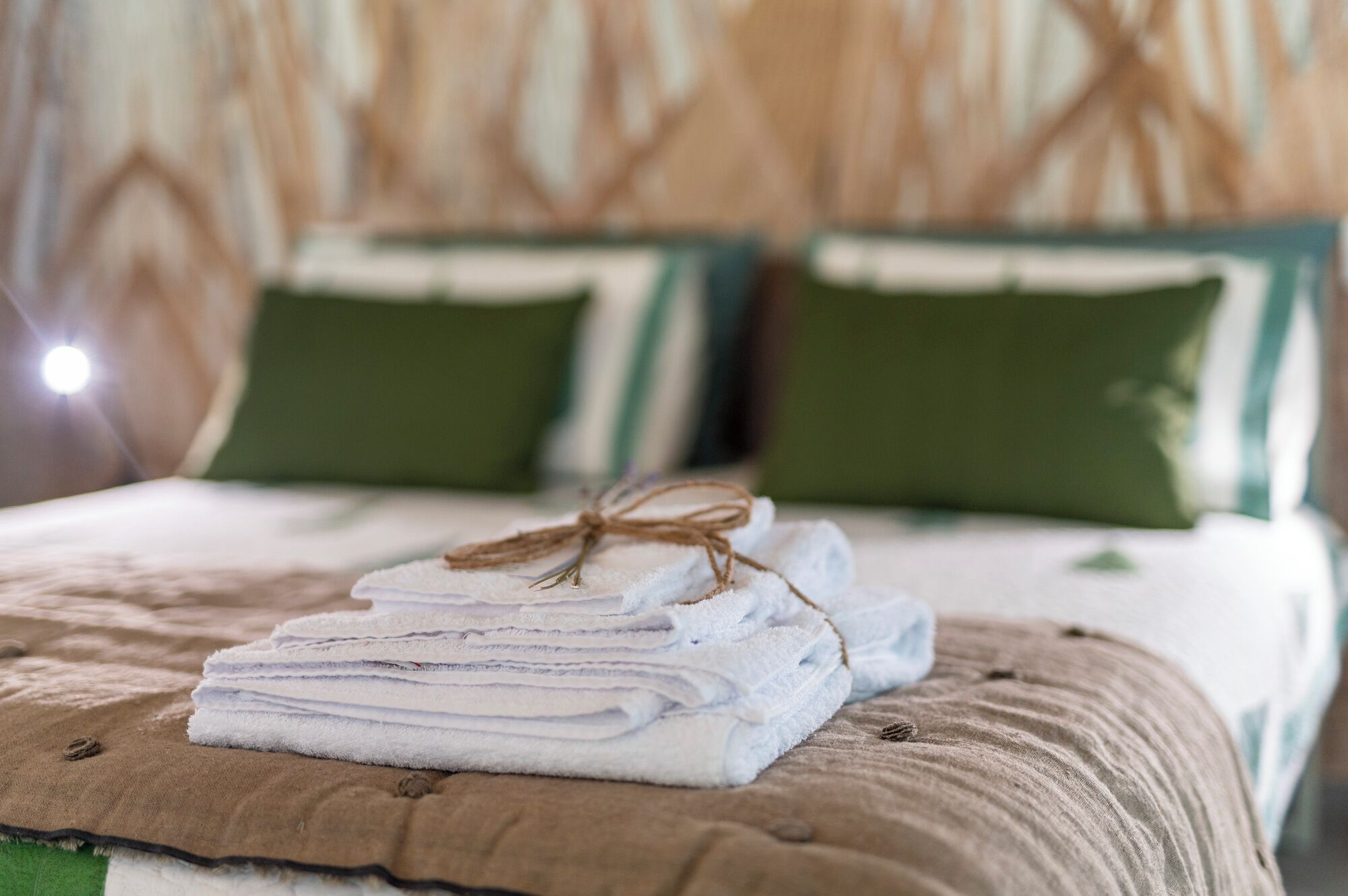 1 Schlafzimmer, Zimmersafe, Schreibtisch, Bügeleisen/Bügelbrett