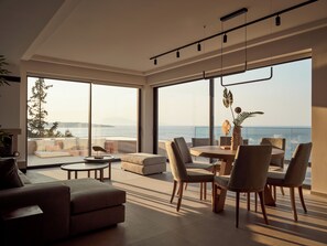 Smart TV, libros y estéreo 