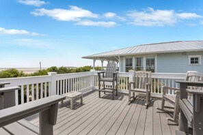 Property grounds - Luxury Beach Front Home: Breath Taking Views (Tybee Island)