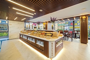 Free daily buffet breakfast  - Monalisa Luxury Hotel (Da Nang)