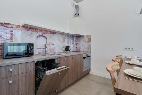 Fridge, microwave, oven, stovetop