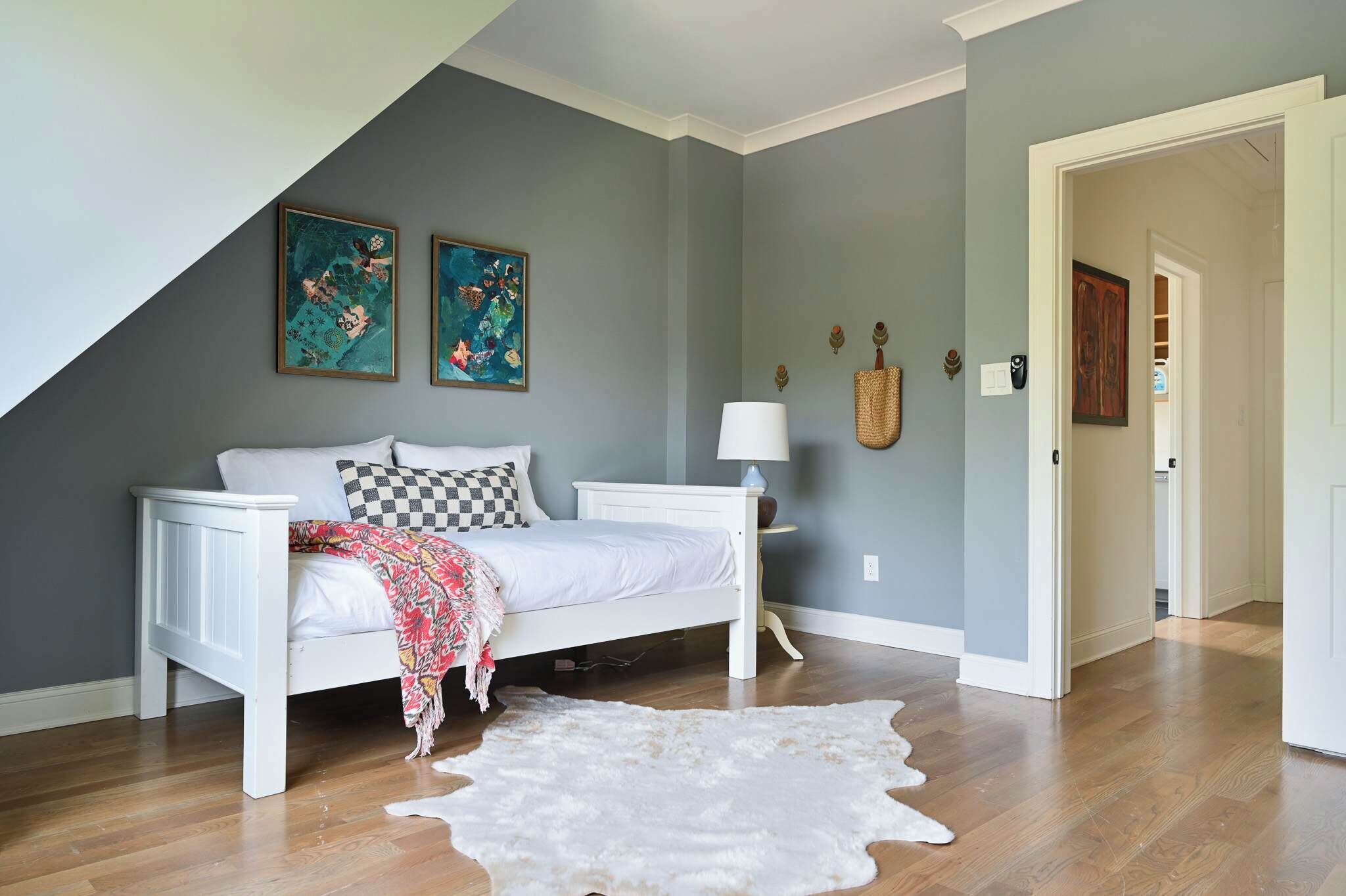 4 bedrooms, desk, iron/ironing board, WiFi
