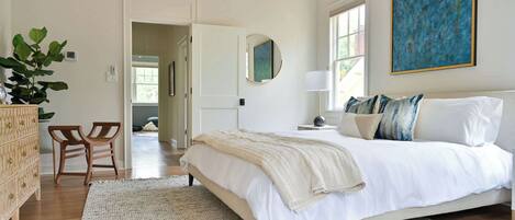 4 bedrooms, desk, iron/ironing board, WiFi