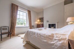 6 dormitorios, tabla de planchar con plancha, cuna de viaje y Internet