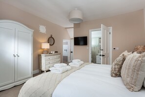 3 soverom, strykejern/-brett, internettilgang og sengetøy