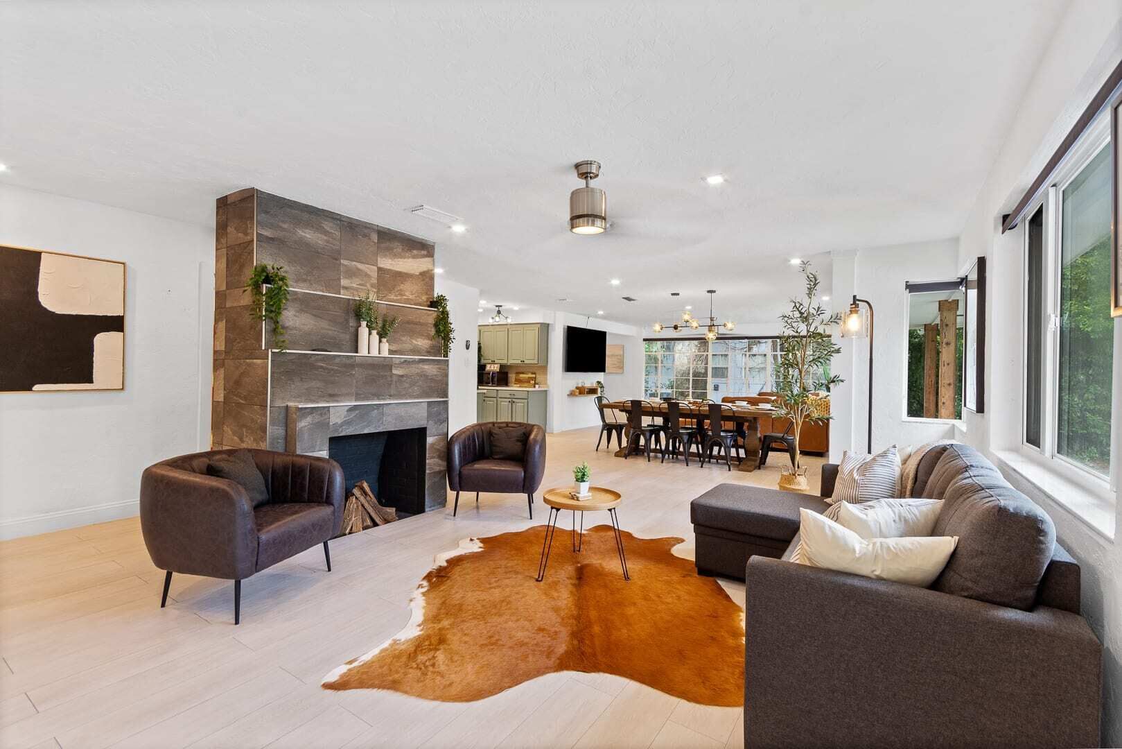 Smart TV, fireplace, video games, offices