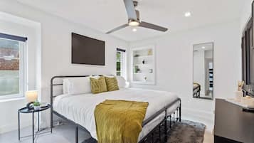 4 bedrooms, iron/ironing board, WiFi, bed sheets