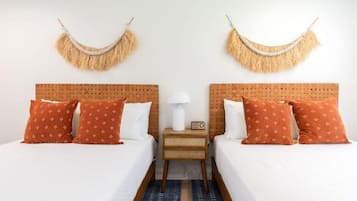 Een strijkplank/strijkijzer, reisbedje, wifi, beddengoed