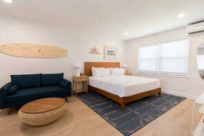 Silitysrauta/-lauta, vauvan matkasänky, Wi-Fi, vuodevaatteet