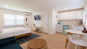 Iron/ironing board, travel crib, WiFi, bed sheets