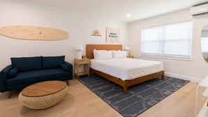 Tabla de planchar con plancha, wifi y ropa de cama 