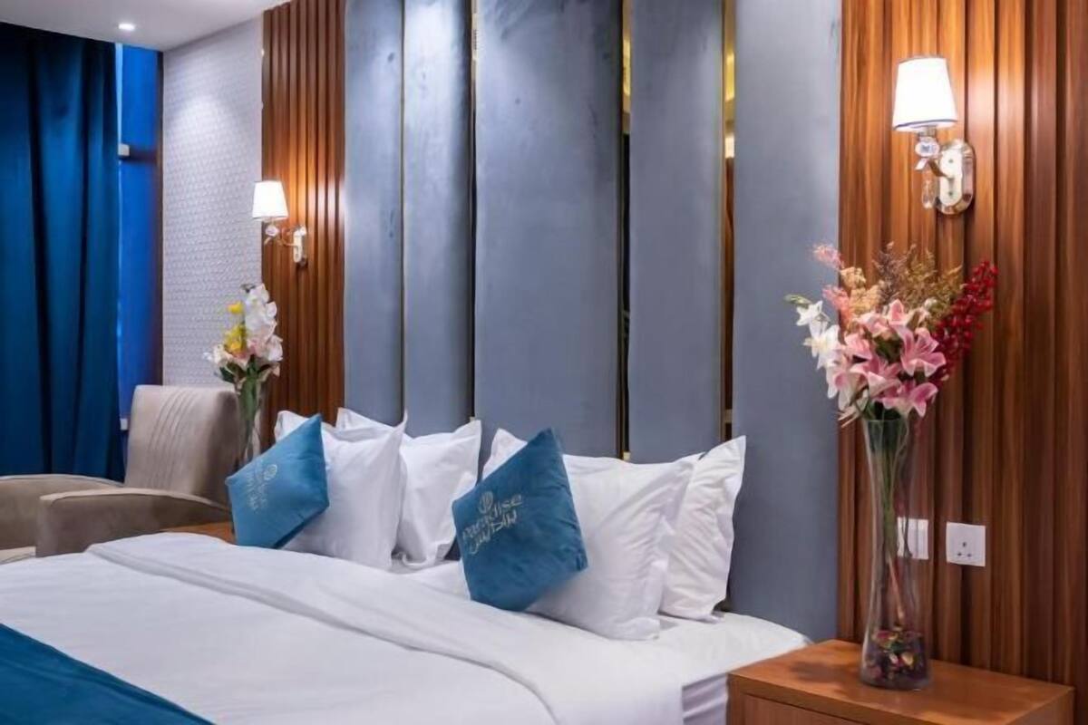 In-room safe, desk, blackout drapes, soundproofing