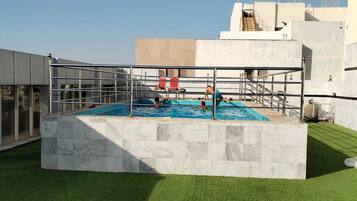 Kolam renang outdoor
