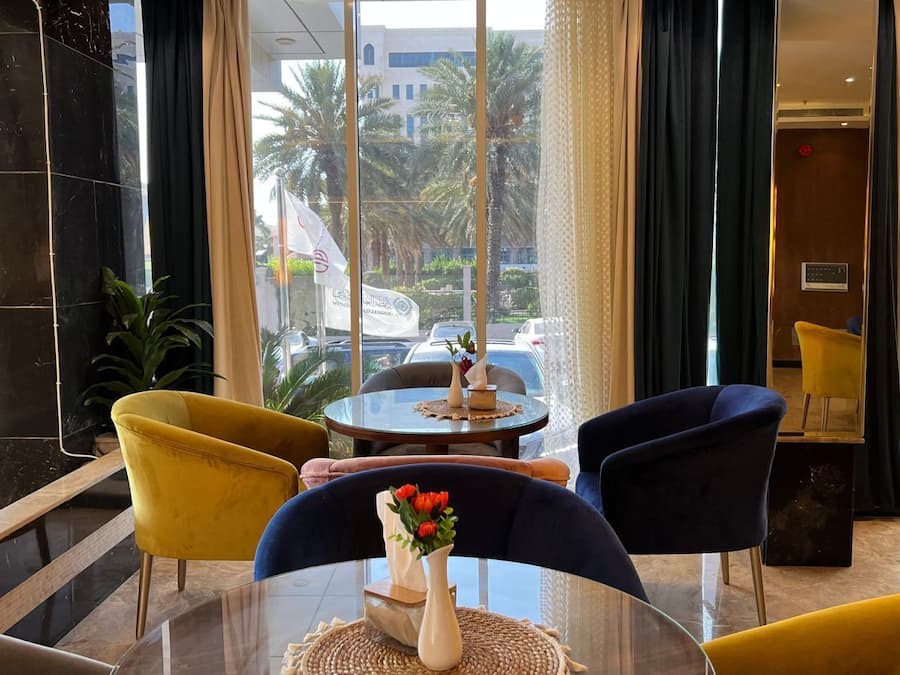 Lobby-lounge