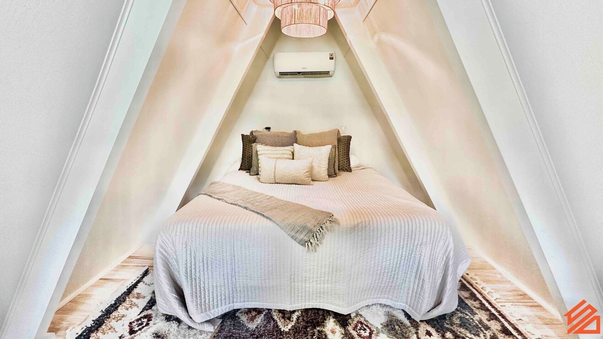 2 habitaciones, tabla de planchar con plancha, wifi y ropa de cama 