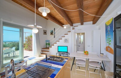 New: Wonderful villa with sea view, infinity pool, padel court