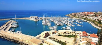 New: Wonderful villa with sea view, infinity pool, padel court