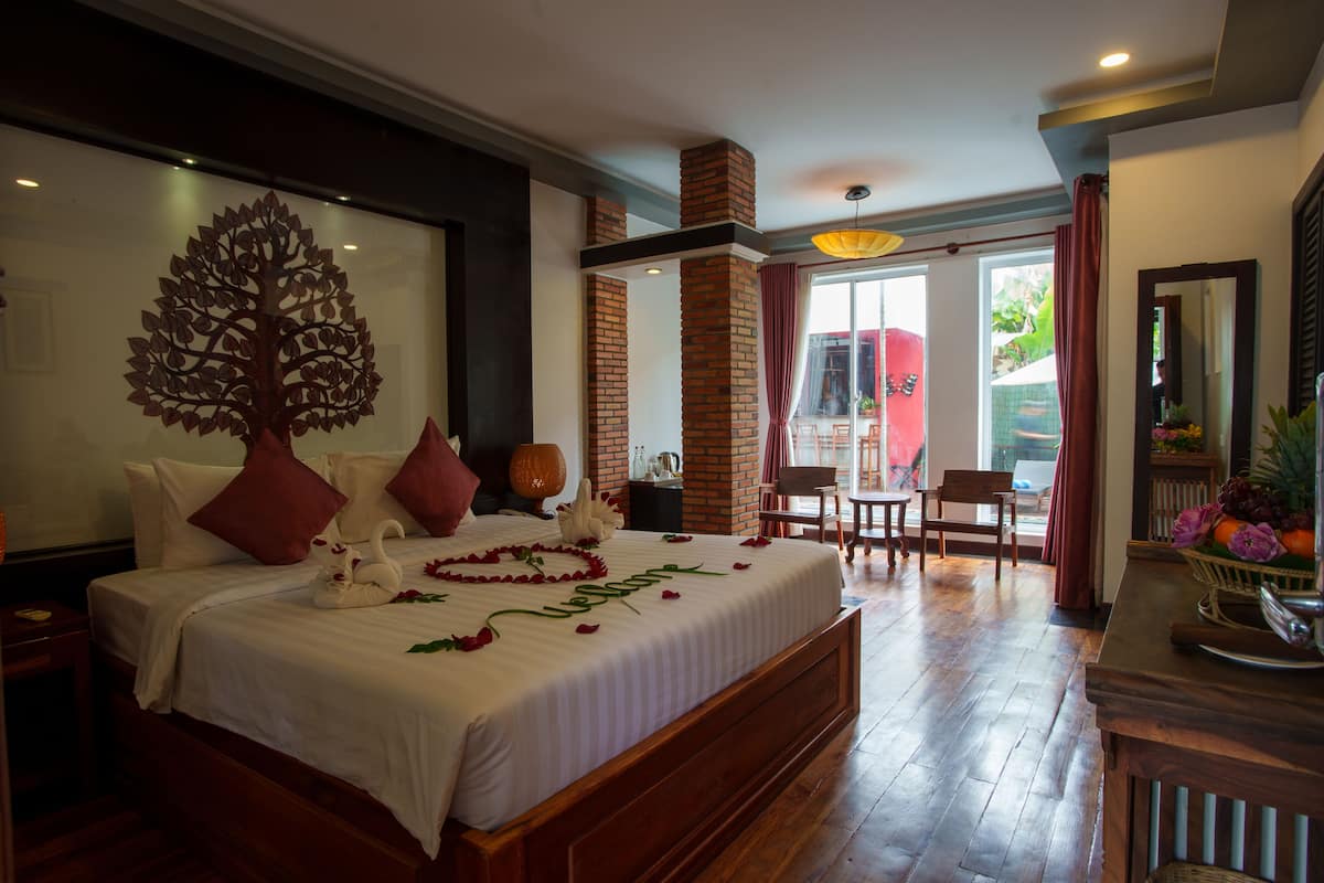 1 bedroom, premium bedding, minibar, in-room safe