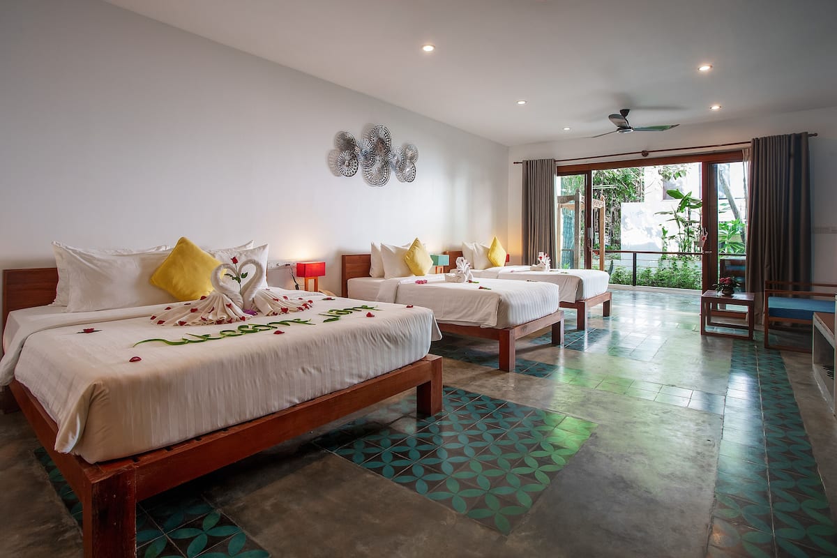 1 bedroom, premium bedding, minibar, in-room safe