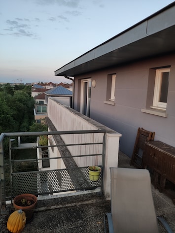 Terrasse 360 dégré, vue sur le parc et le lac de bussy