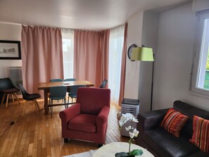 TV connectée, lecteur de DVD, livres, imprimantes