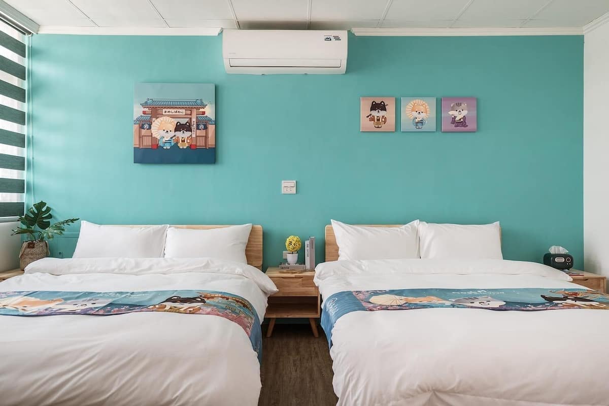 Firemannsrom – comfort | Dundyner, minibar (inkludert), skrivebord og blendingsgardiner
