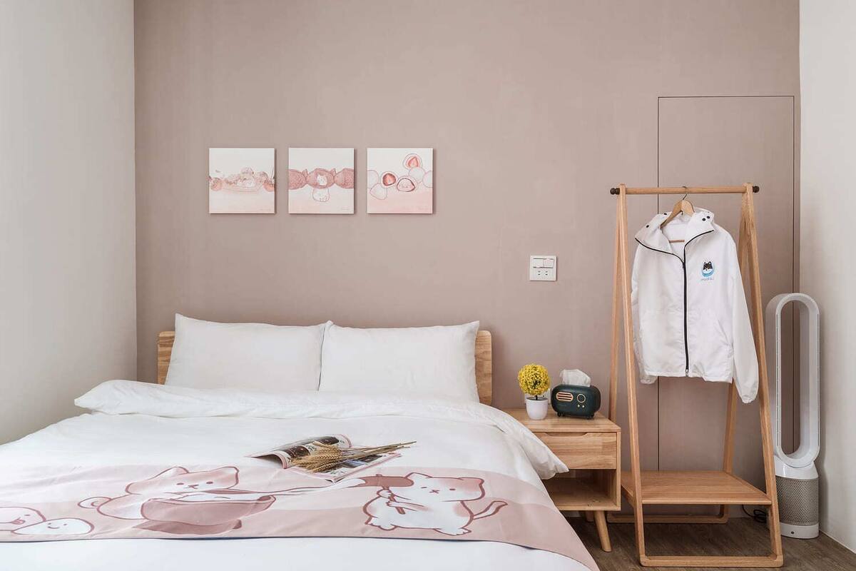 Dobbeltrom – comfort | Dundyner, minibar (inkludert), skrivebord og blendingsgardiner