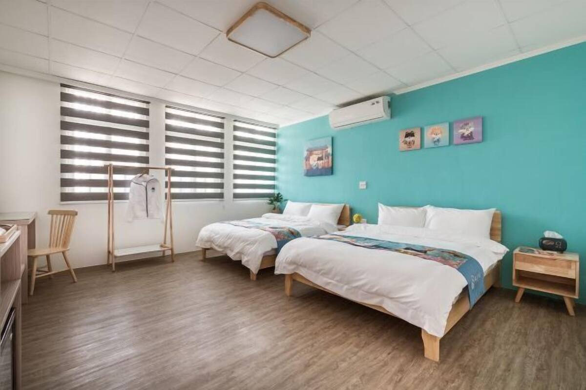 Dundyner, minibar (inkludert), skrivebord og blendingsgardiner
