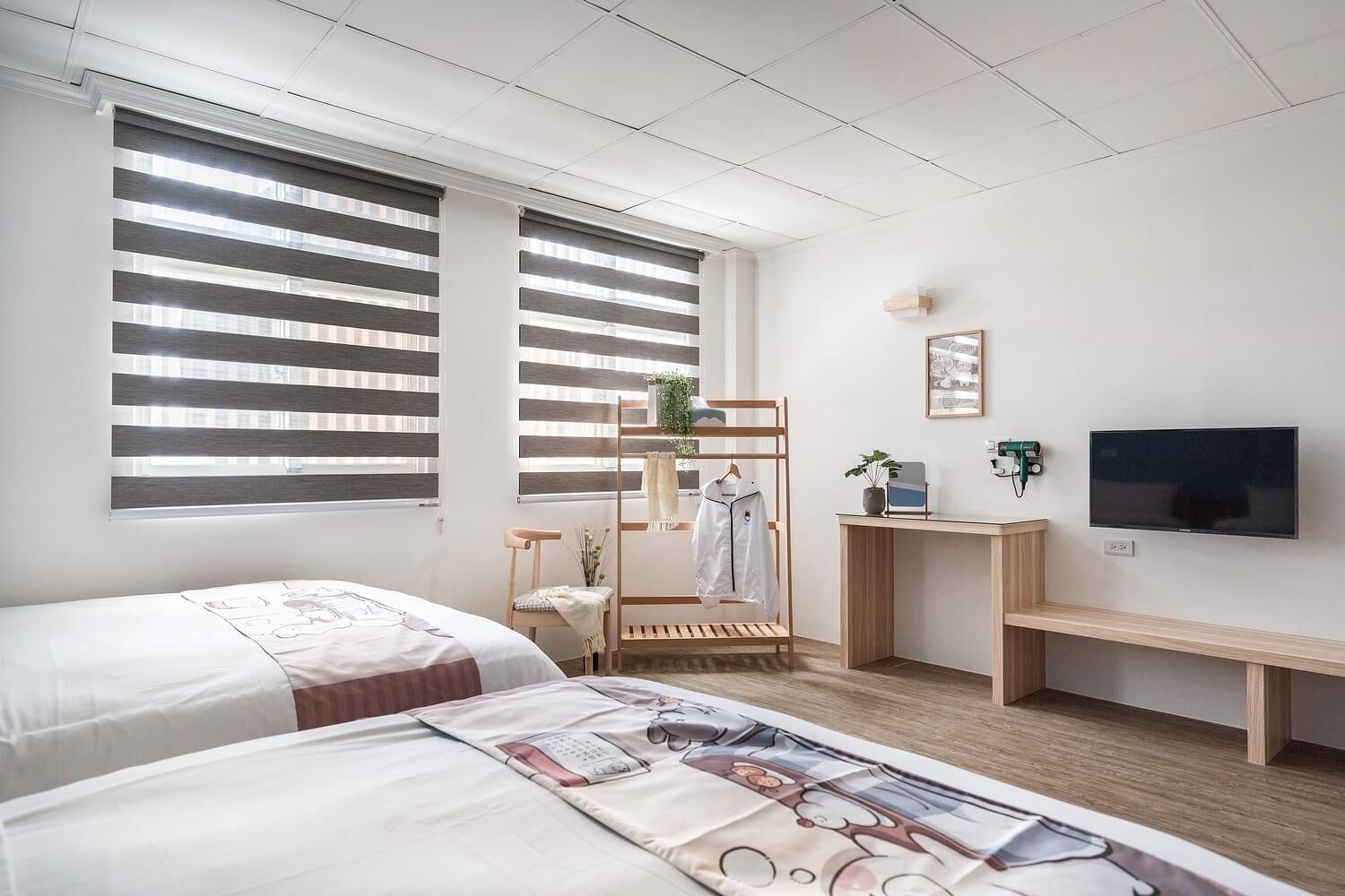 Classic Studio Suite | Down comforters, free minibar, individually decorated, desk