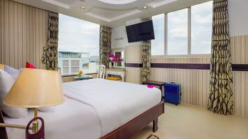 Presidential Suite, 1 Bedroom | Desk, free WiFi, bed sheets