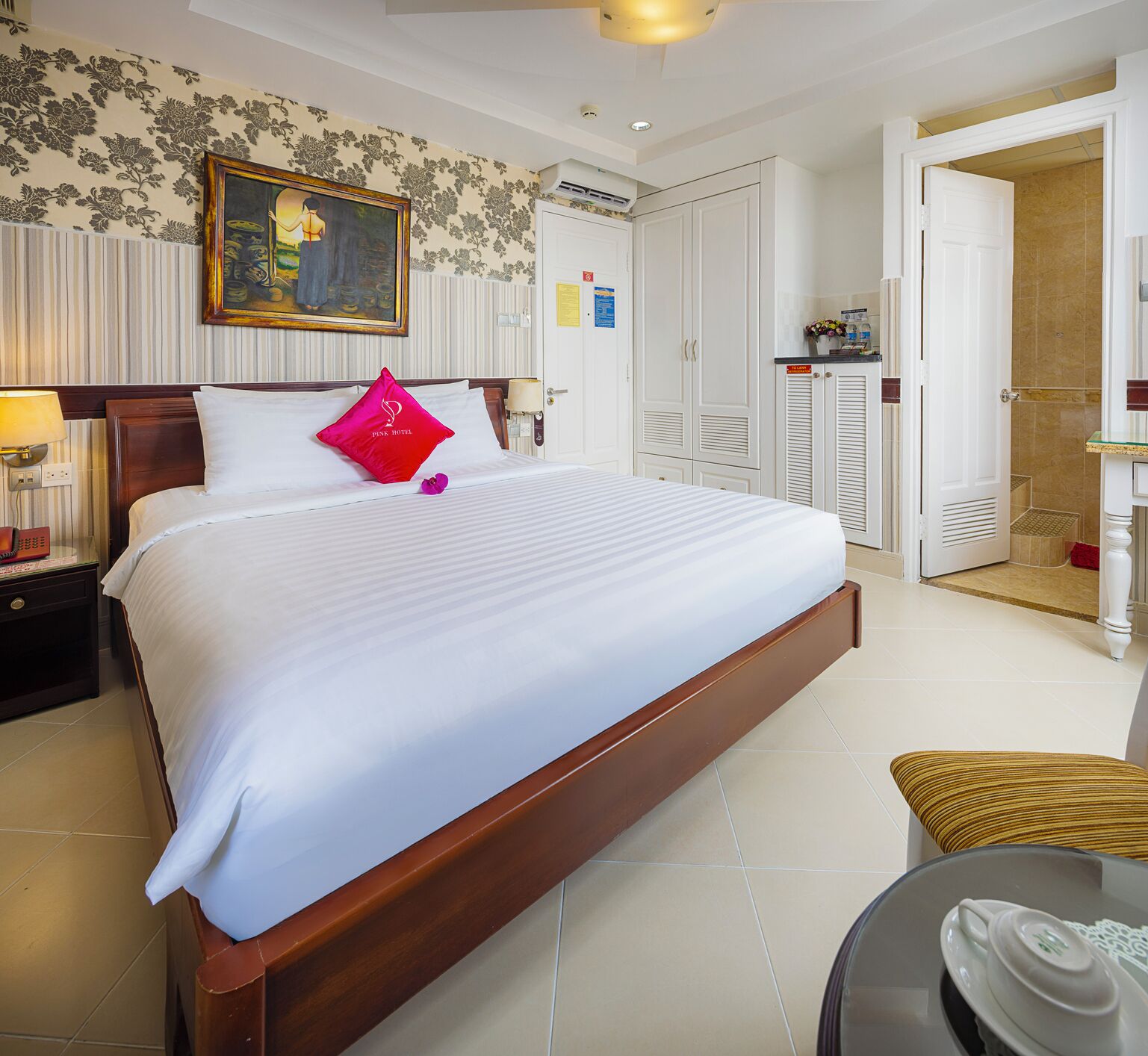 Luxury Suite, 1 Bedroom | Desk, free WiFi, bed sheets