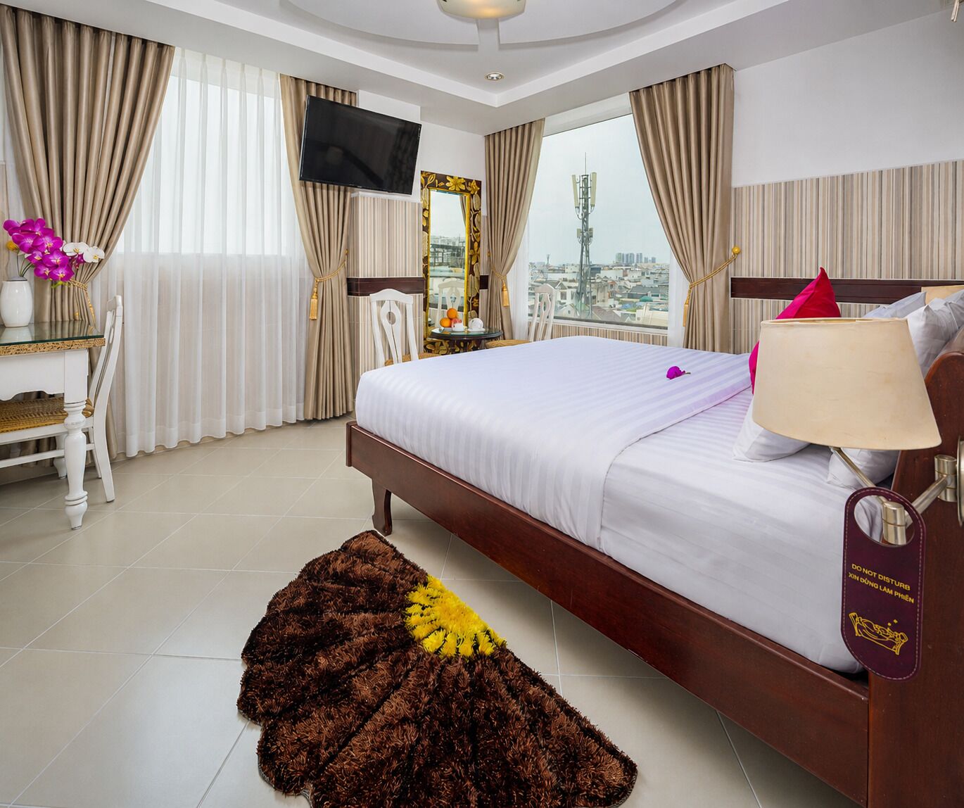 Luxury Suite, 1 Bedroom | Desk, free WiFi, bed sheets