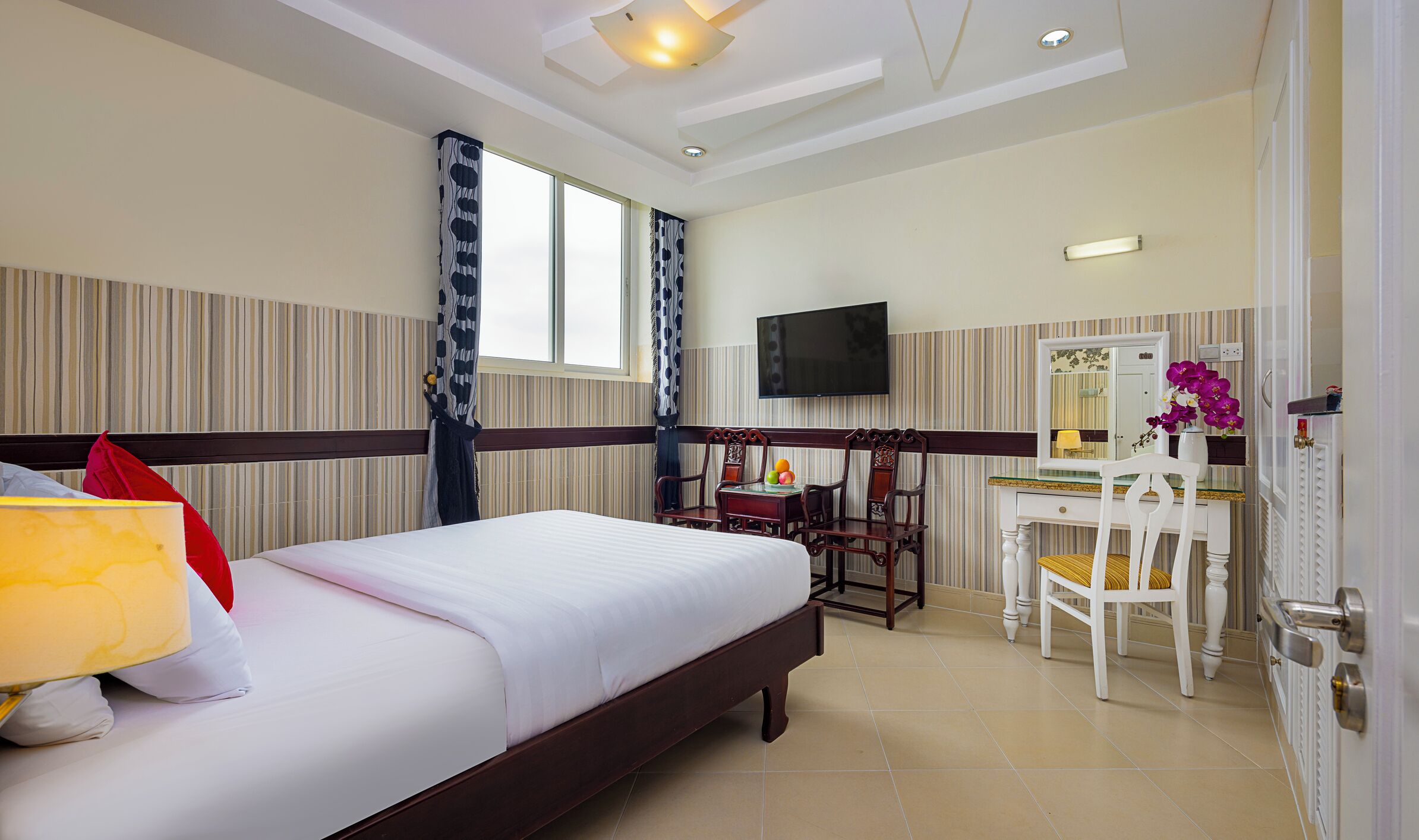 Executive Room, 1 Bedroom | Desk, free WiFi, bed sheets