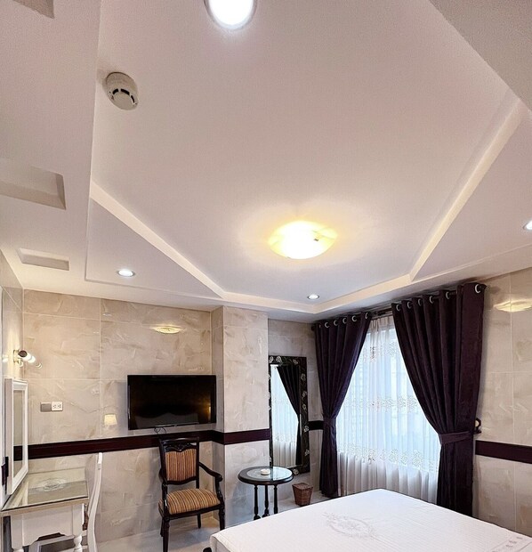 Superior Double Room Single Use | 1 bedroom, desk, free WiFi, bed sheets