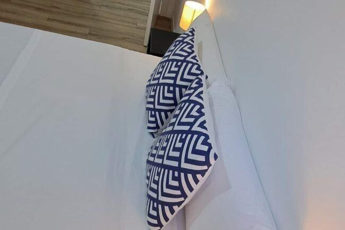 Economy Double Room, 1 Double Bed, Non Smoking, Shared Bathroom | Down comforters, free WiFi