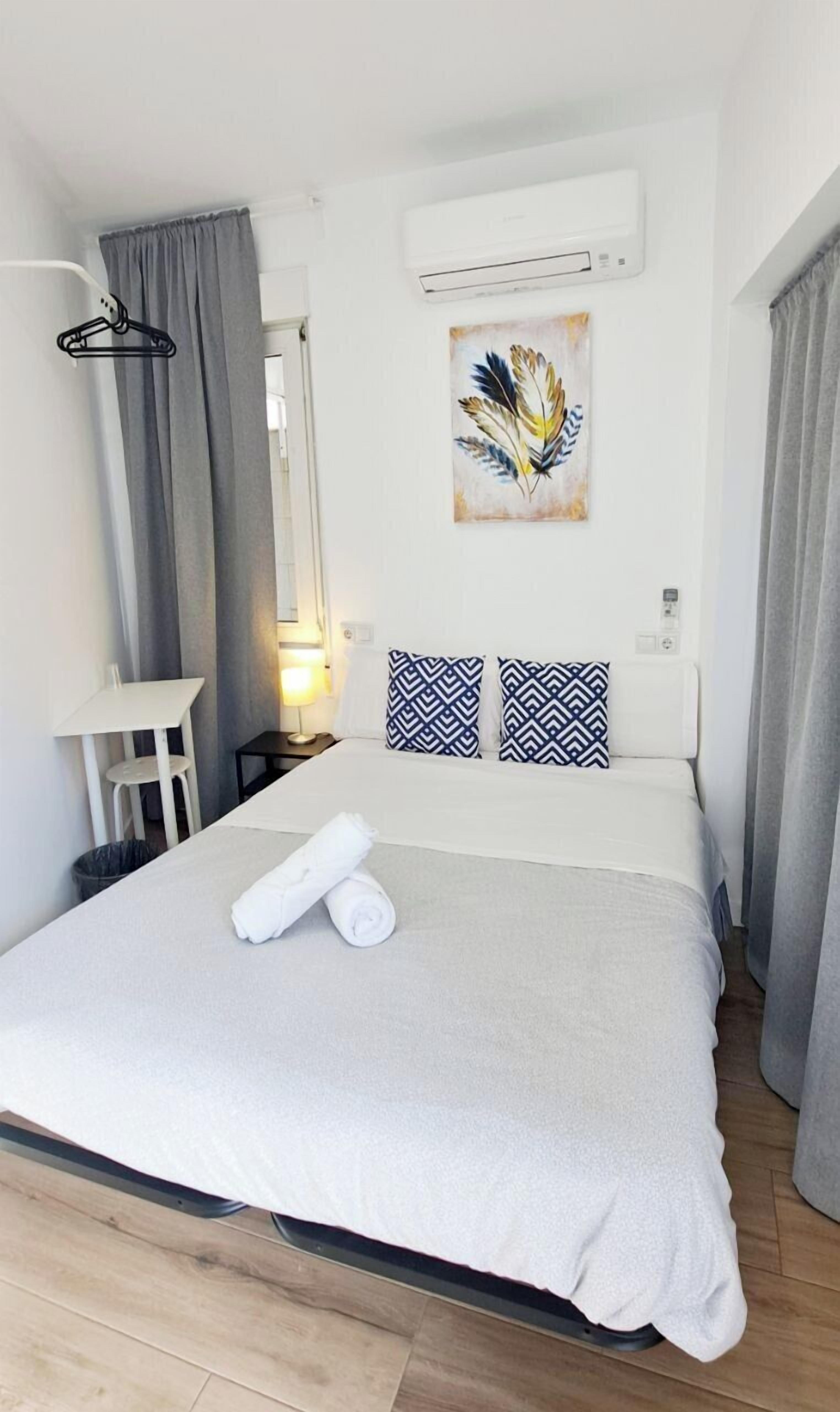 Basic Double Room, 1 Double Bed, Non Smoking, Private Bathroom | Down comforters, free WiFi