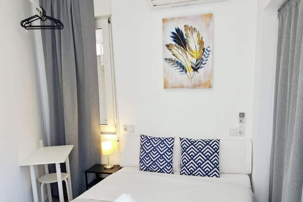 Basic Double Room, 1 Double Bed, Non Smoking, Private Bathroom | Down comforters, free WiFi