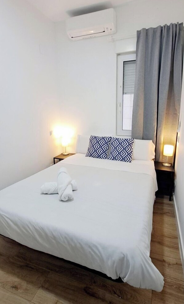 ห้องอีโคโนมีดับเบิล, เตียงใหญ่ 1 เตียง, ปลอดบุหรี่, ห้องน้ำรวม | ผ้านวมขนเป็ด, Wi-Fi ฟรี