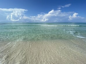 Una spiaggia nelle vicinanze