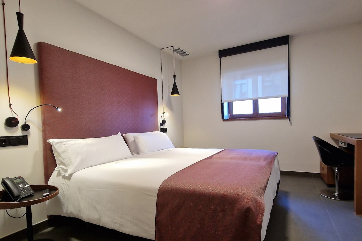 Habitación doble, planta baja | 1 habitación, sábanas de algodón egipcio y ropa de cama de alta calidad