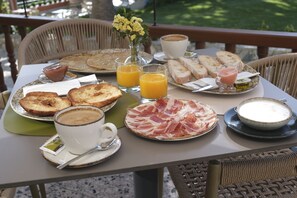 Daily full breakfast for a fee - Hotel El Rosal de Cudillero (Cudillero)