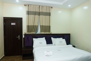 Executive Single Room | Desk, free WiFi, bed sheets - Bethel Hotel and Suites (Abuja)