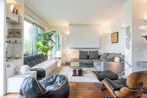 Fernseher, Bücher, Drucker