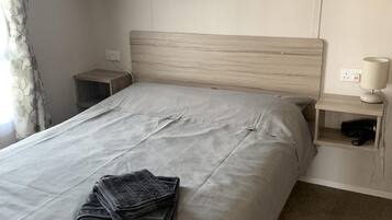 Kabin, Beberapa Tempat Tidur | 2 kamar tidur, setrika/meja setrika, dan seprai linen