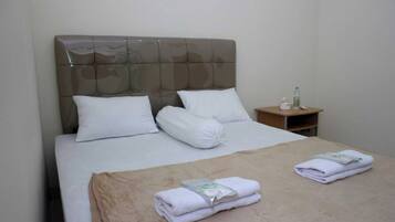 Kamar Double Deluks | Meja kerja, Wi-Fi gratis, dan seprai linen