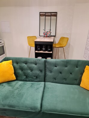 Living area - Studio Tout Équipé (Lédenon)